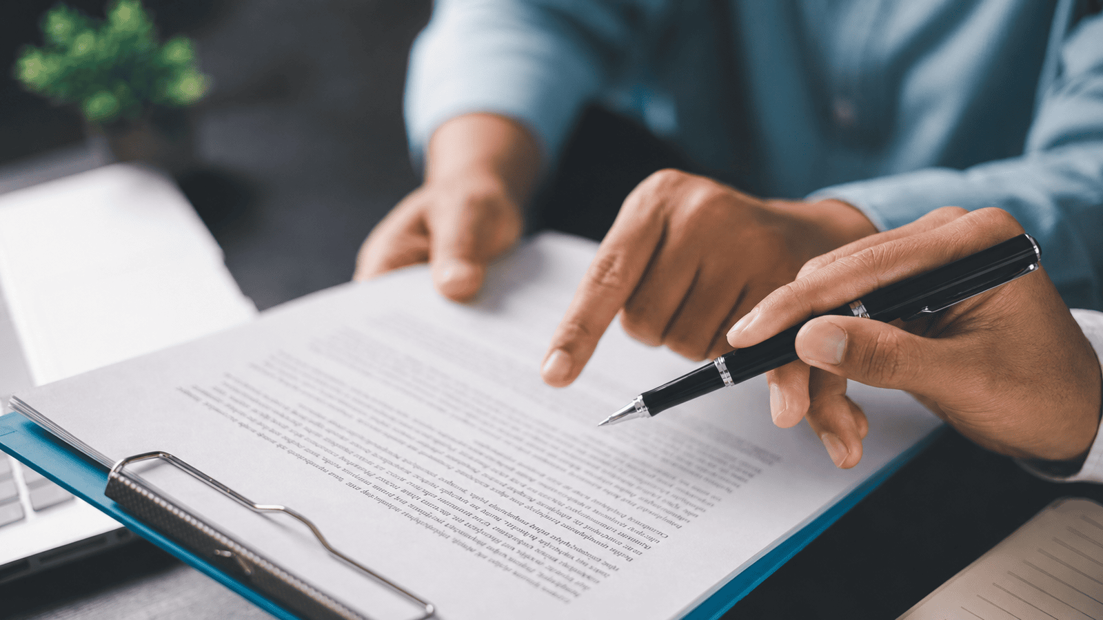 Contratos empresariales: por qué son esenciales para prevenir conflictos